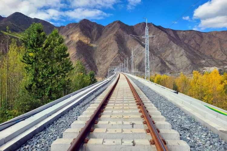 川藏铁路难度有多大？总投资约3200亿，距全线完工至少还要10年